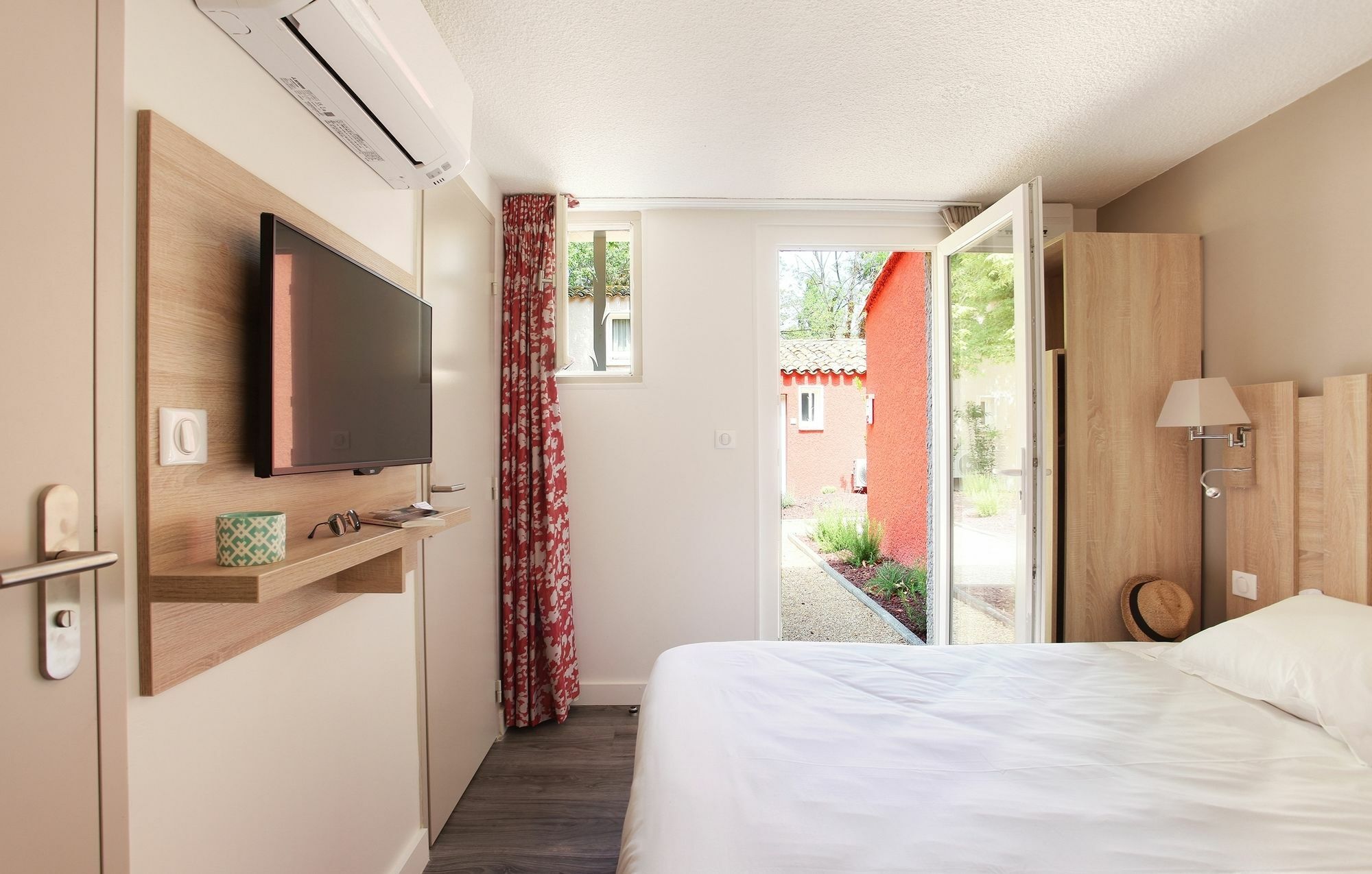 Residence Odalys Le Village Camarguais Les Gardians Arles Exterior photo